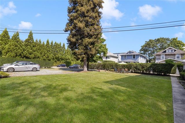 20 Berkeley Avenue 2, Newport, RI 02840