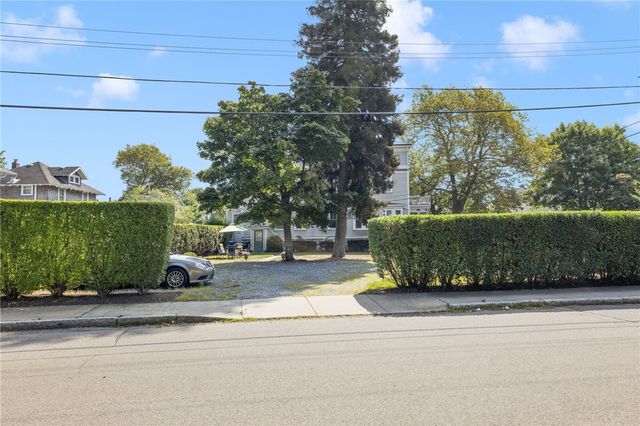 20 Berkeley Avenue 2, Newport, RI 02840