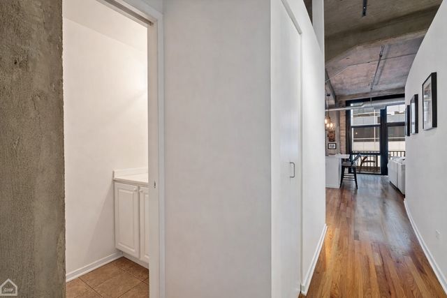 210 S Desplaines Street 404, Chicago, IL 60661