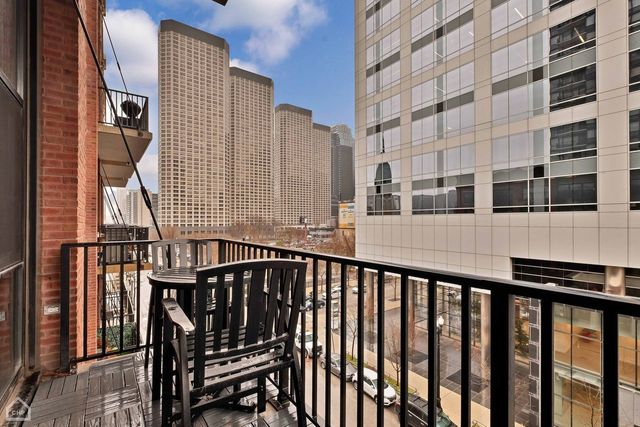 210 S Desplaines Street 404, Chicago, IL 60661