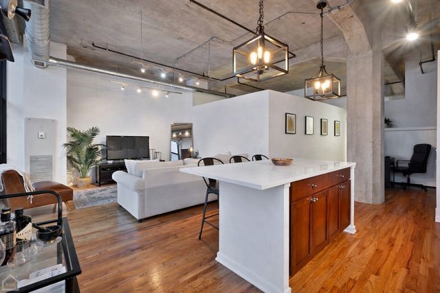 210 S Desplaines Street 404, Chicago, IL 60661