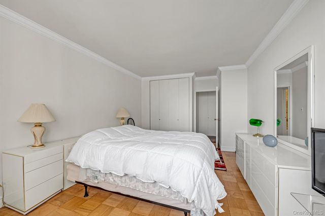 269-10 Grand Central Parkway 8Y, Floral Park, NY 11005