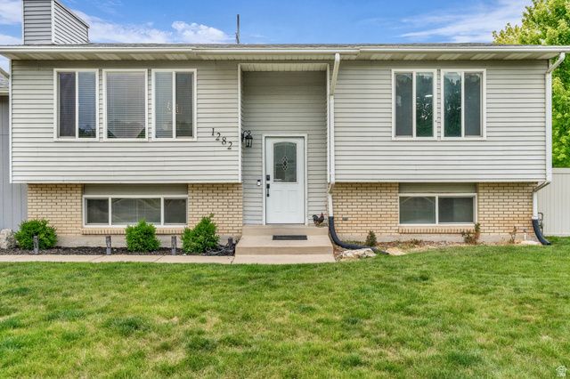 1282 S 875 W, Woods Cross, UT 84087