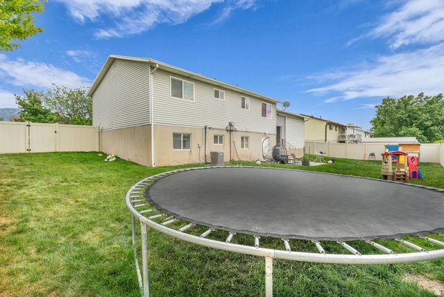 1282 S 875 W, Woods Cross, UT 84087