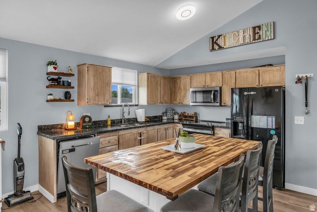 1282 S 875 W, Woods Cross, UT 84087