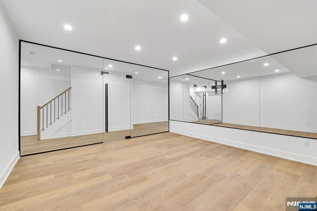 16 Feldman, Paramus, NJ 07652