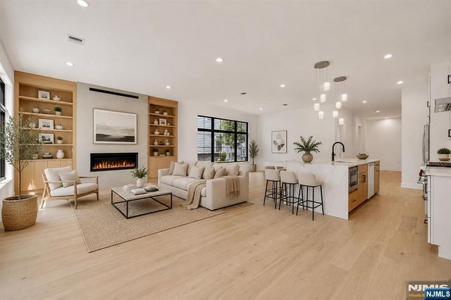 16 Feldman, Paramus, NJ 07652