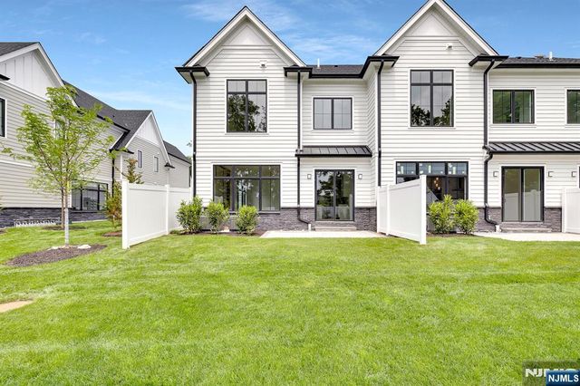 16 Feldman, Paramus, NJ 07652