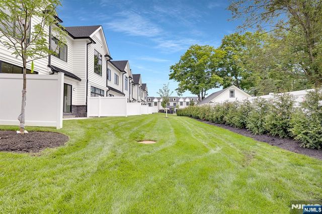 16 Feldman, Paramus, NJ 07652