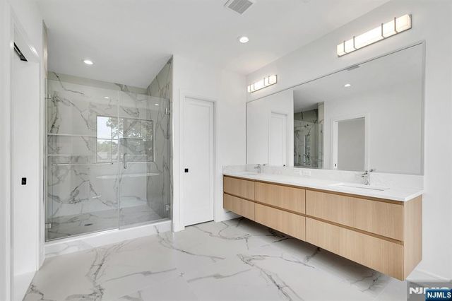 16 Feldman, Paramus, NJ 07652