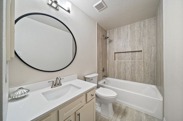 1005 Raspberry Lane, Desoto, TX 75115