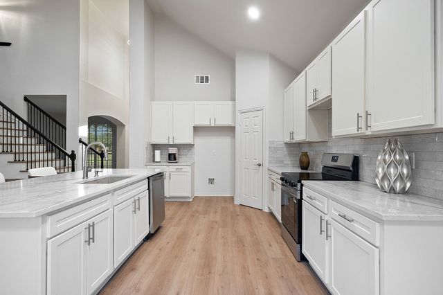1005 Raspberry Lane, Desoto, TX 75115