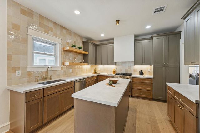 1111 Fugate Street, Houston, TX 77009