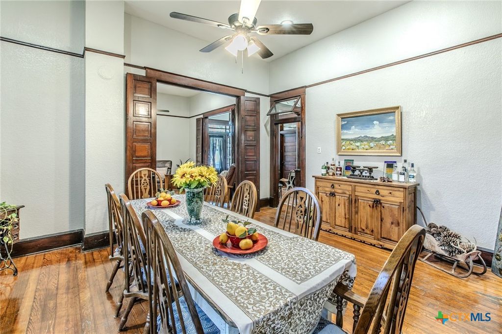 Image 11 of property listing at 818 S 3rd Street, Temple, TX 76504