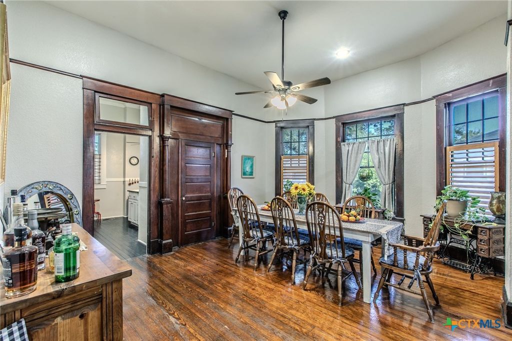 Image 12 of property listing at 818 S 3rd Street, Temple, TX 76504