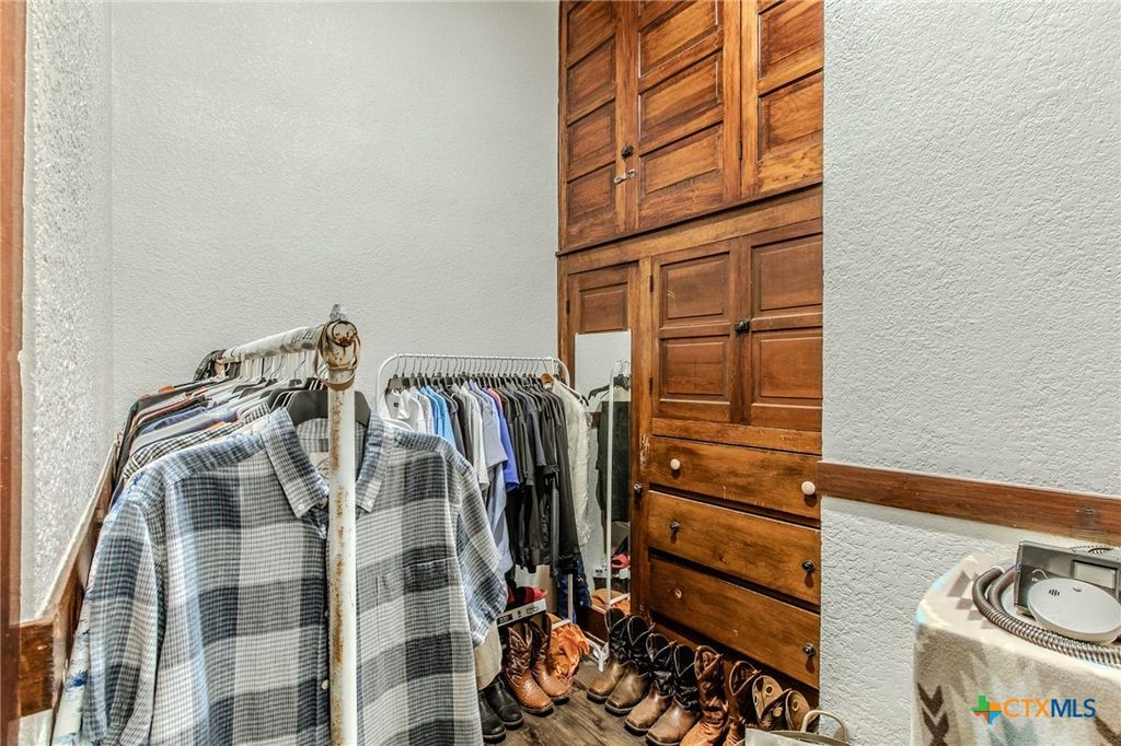 Image 16 of property listing at 818 S 3rd Street, Temple, TX 76504