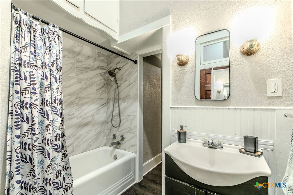 Image 17 of property listing at 818 S 3rd Street, Temple, TX 76504