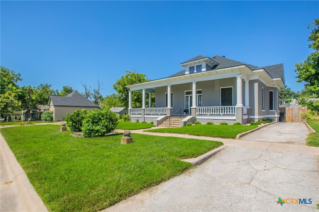 Image 2 of property listing at 818 S 3rd Street, Temple, TX 76504