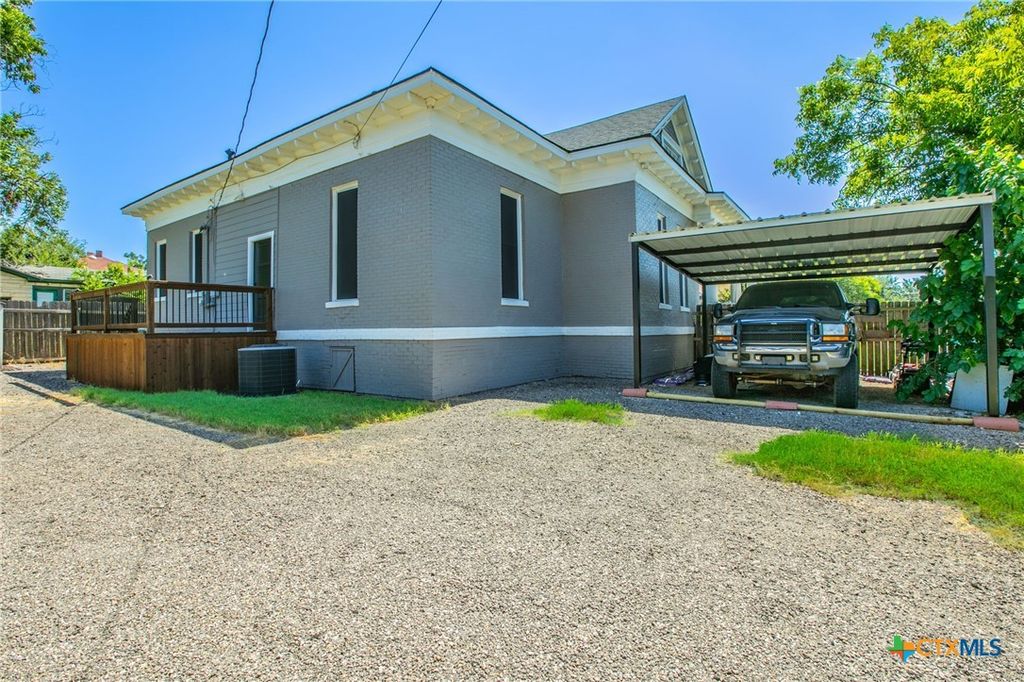Image 23 of property listing at 818 S 3rd Street, Temple, TX 76504