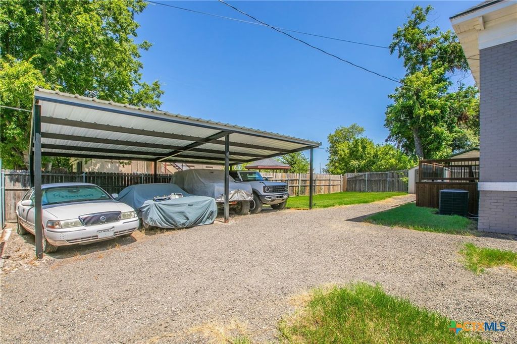 Image 26 of property listing at 818 S 3rd Street, Temple, TX 76504