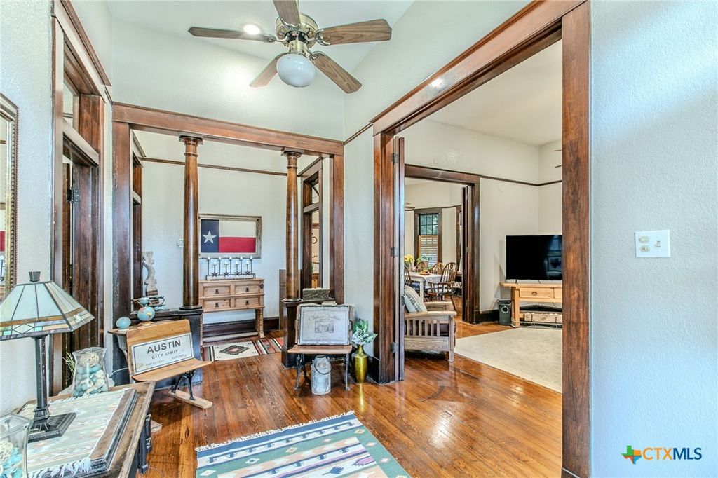 Image 3 of property listing at 818 S 3rd Street, Temple, TX 76504