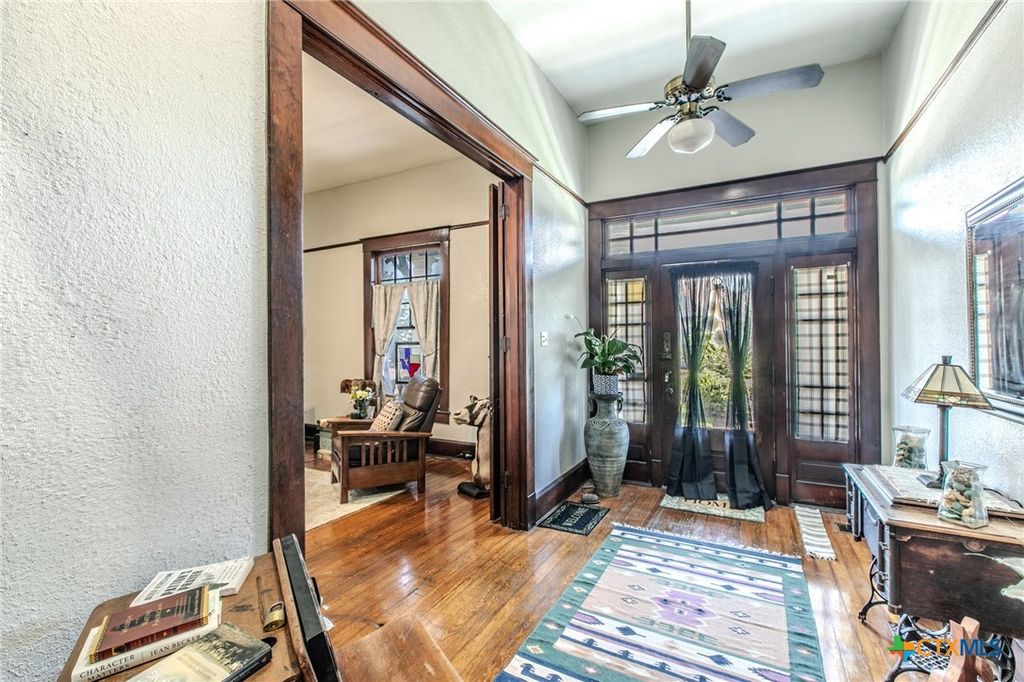 Image 4 of property listing at 818 S 3rd Street, Temple, TX 76504