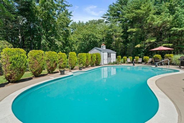 453 Elm St, Duxbury, MA 02332