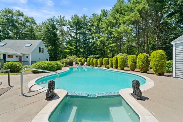 453 Elm St, Duxbury, MA 02332