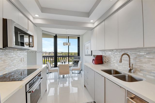 2000 Island Blvd 808, Aventura, FL 33160