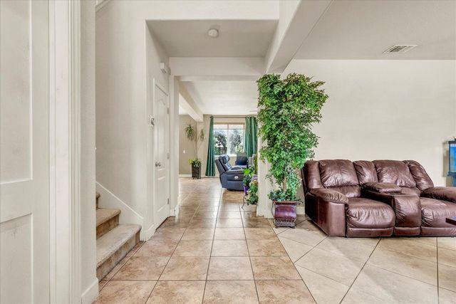 3615 W Sunnyview Avenue, Visalia, CA 93291