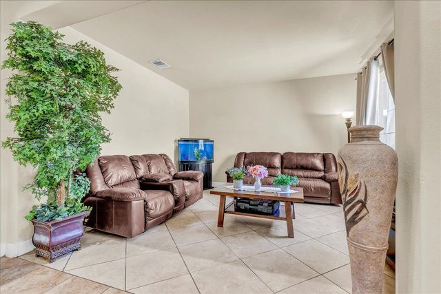 3615 W Sunnyview Avenue, Visalia, CA 93291