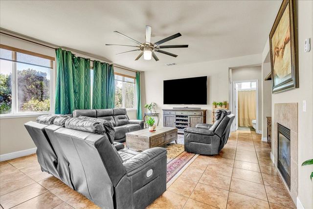 3615 W Sunnyview Avenue, Visalia, CA 93291