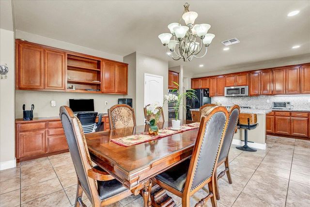 3615 W Sunnyview Avenue, Visalia, CA 93291