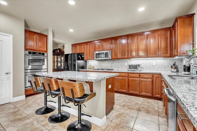 3615 W Sunnyview Avenue, Visalia, CA 93291