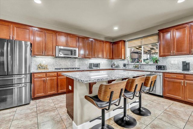 3615 W Sunnyview Avenue, Visalia, CA 93291