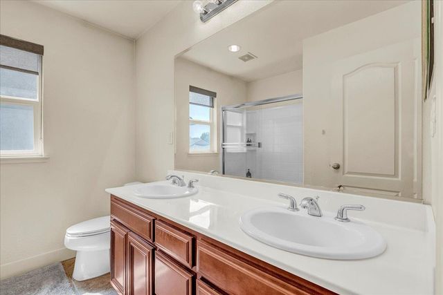 3615 W Sunnyview Avenue, Visalia, CA 93291