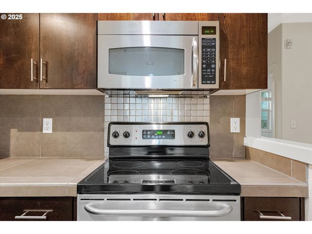 630 Ne ADWICK Dr, Hillsboro, OR 97006