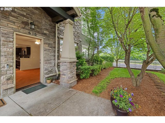 630 Ne ADWICK Dr, Hillsboro, OR 97006