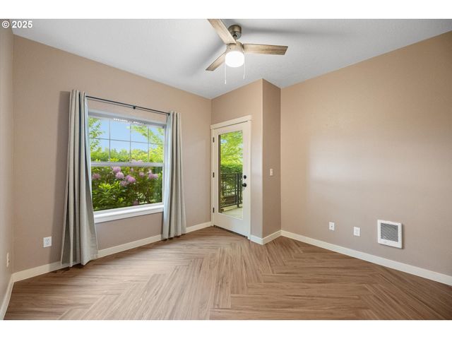 630 Ne ADWICK Dr, Hillsboro, OR 97006