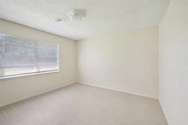 8966 E 56th Place, Tulsa, OK 74145