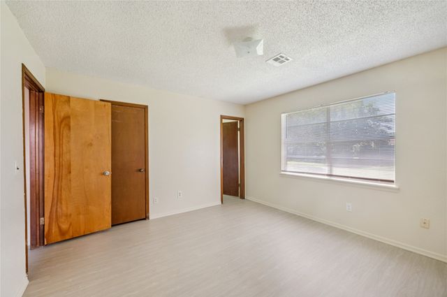 8966 E 56th Place, Tulsa, OK 74145