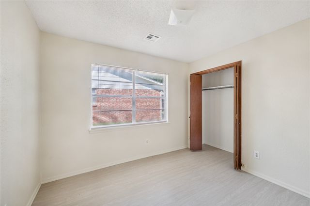 8966 E 56th Place, Tulsa, OK 74145