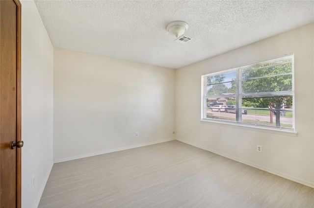 8966 E 56th Place, Tulsa, OK 74145