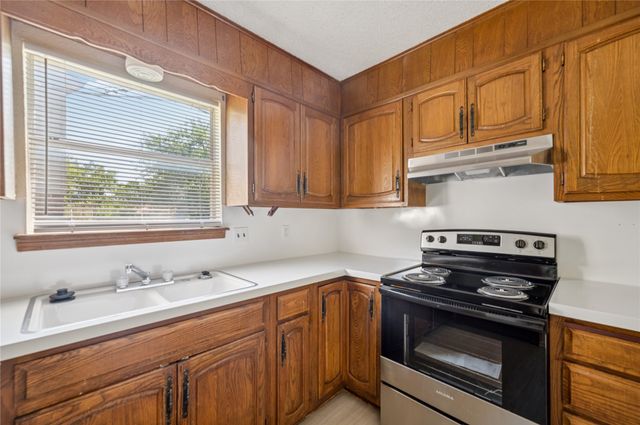8966 E 56th Place, Tulsa, OK 74145