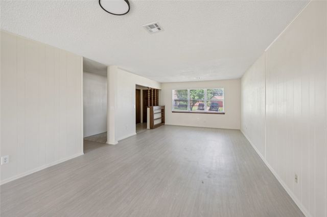 8966 E 56th Place, Tulsa, OK 74145