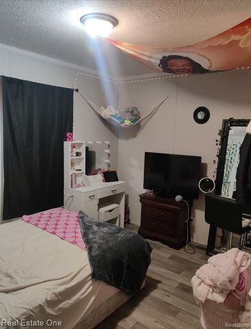 15990 Villaire Ave., Clinton Township, MI 48038