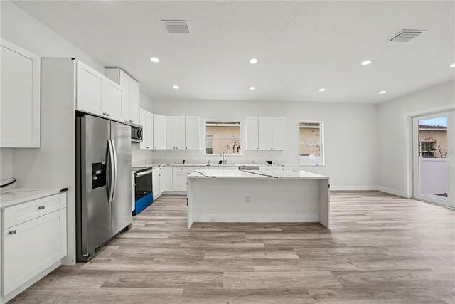 5240 66TH WAY N, St Petersburg, FL 33709