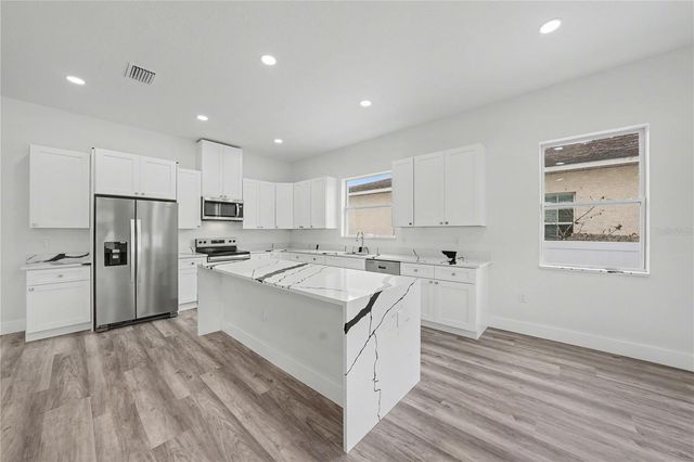 5240 66TH WAY N, St Petersburg, FL 33709