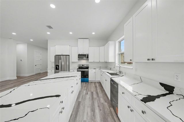 5240 66TH WAY N, St Petersburg, FL 33709