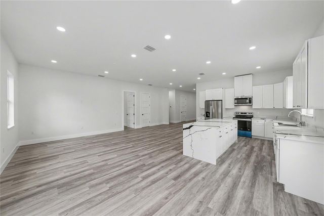 5240 66TH WAY N, St Petersburg, FL 33709